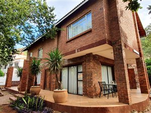 6 Bed House in Florauna