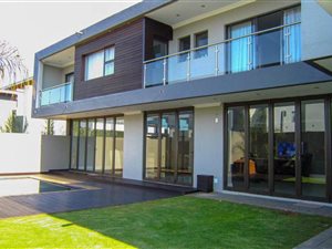 6 Bed House in Midstream Ridge Estate