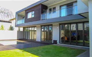 8 Bedroom House in Midstream Ridge Estate