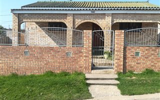 2 Bedroom House in Khaya Mnandi