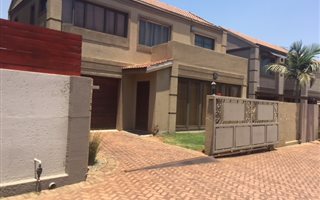 3 Bedroom Cluster in Buurendal
