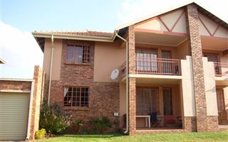 2 Bedroom Townhouse in Magalieskruin