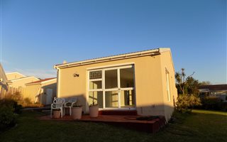 2 Bedroom House in De Bron