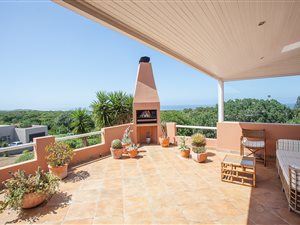 3 Bed House in Clarendon Marine