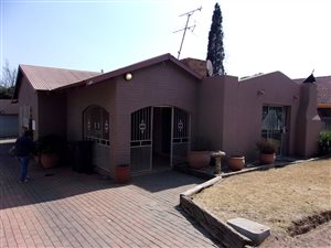 3 Bed House in Nigel Central