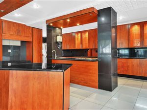 5 Bed House in Houghton Estate