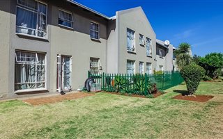 2 Bedroom Townhouse in Ravenswood