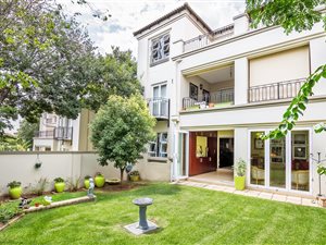 2 Bed Apartment in Pineslopes
