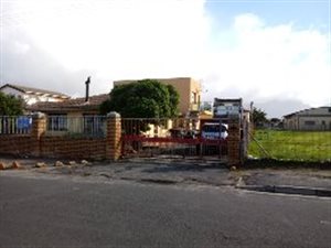 5 Bed House in Grassy Park
