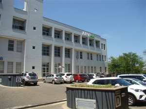 353 m² Office Space in Lynnwood