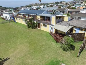 11 Bedroom House in Cintsa
