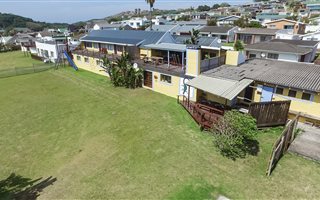 11 Bedroom House in Cintsa