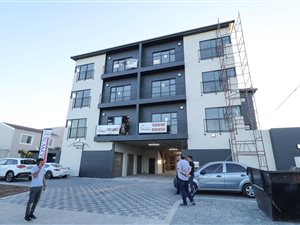 2 Bed Apartment in Bloubergrant