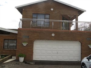 6 Bed House in Athlone Park