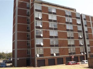 3 Bed Apartment in Kwaggasrand