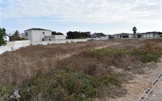 1174 m² Land available in Country Club