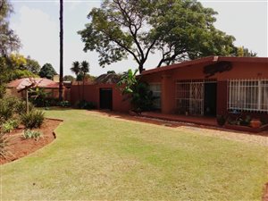 4 Bed House in Rowhill