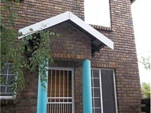 2 Bed Townhouse in Van Riebeeck Park