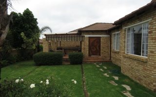 3 Bedroom Townhouse in Kyalami Hills