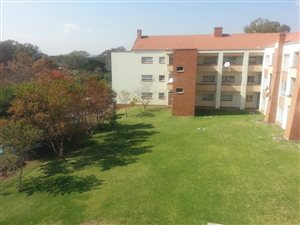 2.5 Bed Apartment in Waterkloof Glen