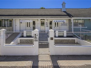 154 m² Commercial space in Richmond Hill