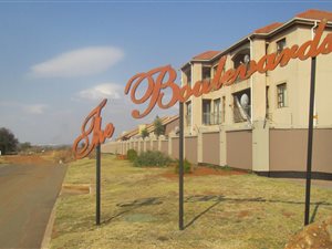 2 Bed Townhouse in Vanderbijlpark Central