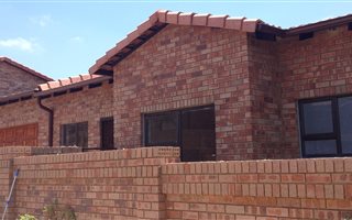 3 Bedroom Cluster in Honeydew Manor
