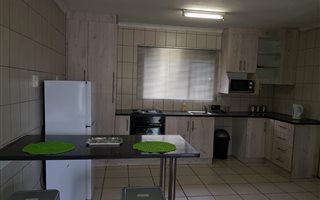 1 Bedroom Garden Cottage in Bramley North