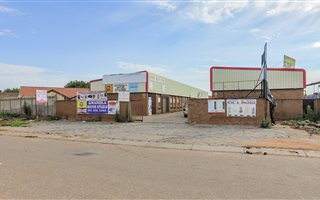 1300 m² Commercial space in Noordwyk