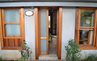 1 Bedroom Garden Cottage in Hurlingham