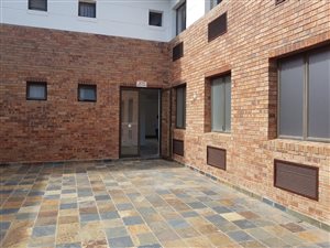225 m² Office Space in Bromhof