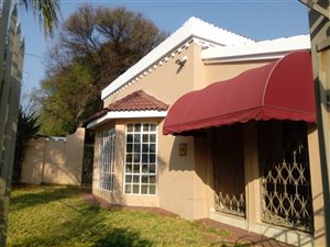 4 Bed House in Lynnwood Glen