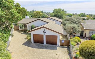 3 Bedroom House in Blommendal