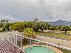7 Bed House in Constantia