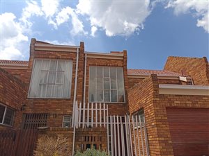 2 Bed Apartment in Pollak Park