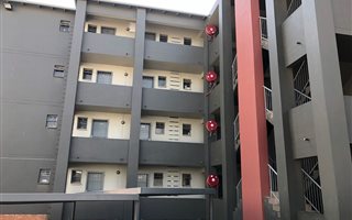 2 Bedroom Apartment in Roodepoort Central