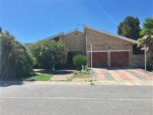3 Bedroom House in Gelvan Park