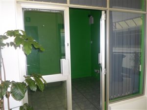90 m² Office Space in Amanzimtoti