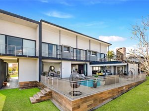 5 Bed House in Steyn City