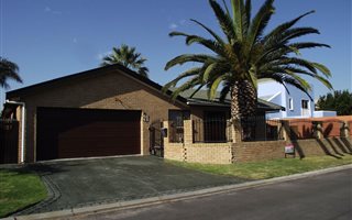 4 Bedroom House in West Beach