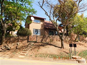 3 Bed Duplex in Waterkloof Park