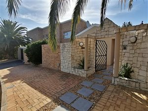 5 Bed House in De Bron