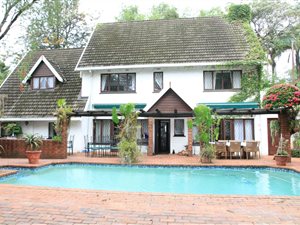 4 Bed House in Woodside