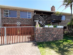 7 Bed House in Reebok