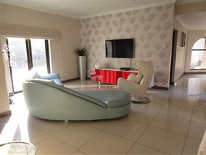 6 Bedroom House in Bronberg