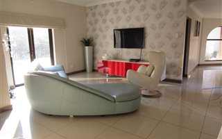 6 Bedroom House in Bronberg