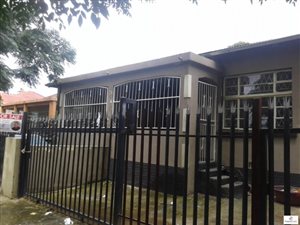 6 Bed House in Turffontein
