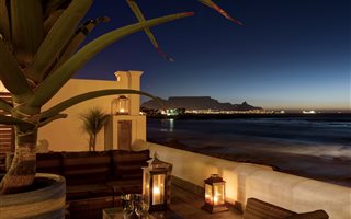 10 Bedroom Flat in Bloubergstrand