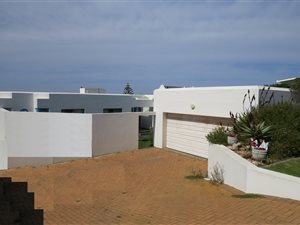 3 Bed House in Jongensfontein