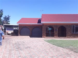 3 Bed House in Helikon Park